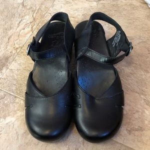 Ladies black Mary Janes sz 9